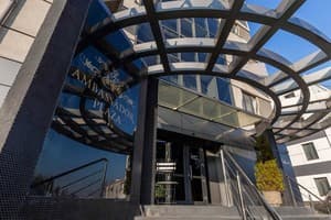 Отель Ambassador Plaza Hotel