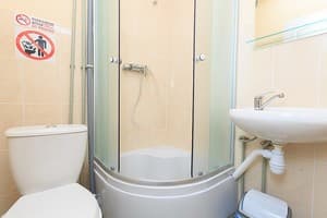 Возле метро Вокзальная на ул. Богдановская 5